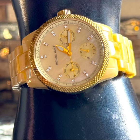 Micheal Kors Ladies Watch - Picture 2 of 4